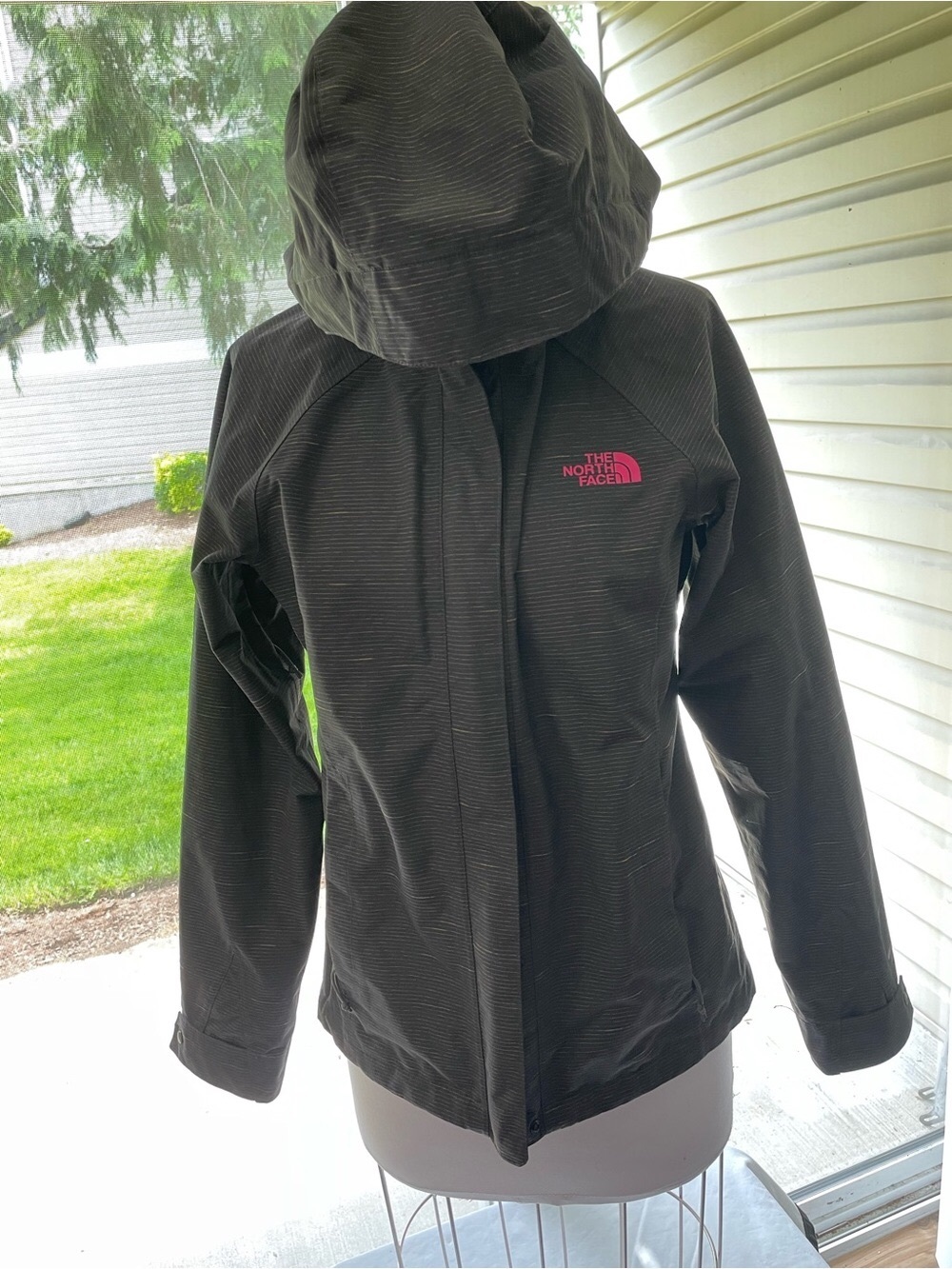 Women’s THE NORTH FACE DRYVENT Outdoor Rain Gear Jacket with Pink Logo Sz S/P